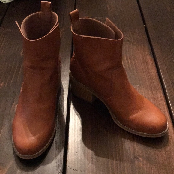 Shoes - Block Heel 👢 Boots
